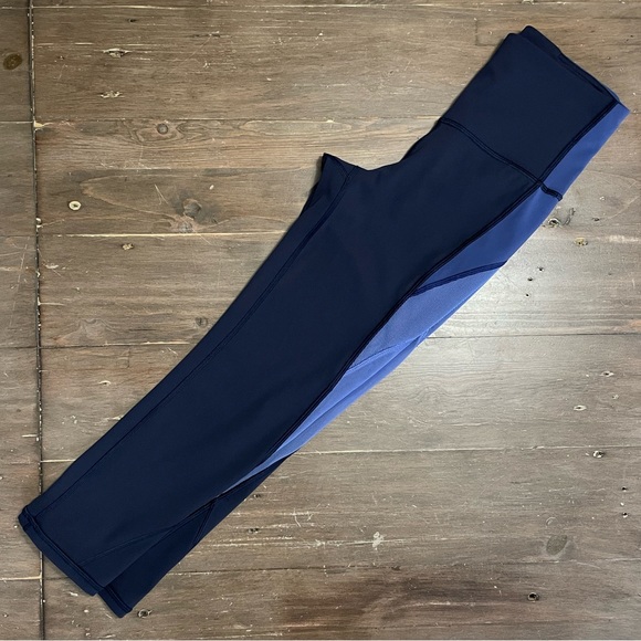 Lululemon Like-New Two-Toned Navy/Blue Leggings - Picture 6 of 6